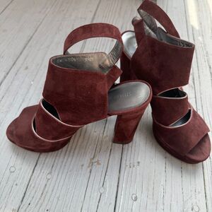 Stuart Weitzman Suede Sandal Peep Toe Wine Color Platform Chunk Heel Fashion